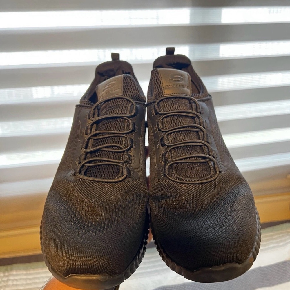 Skechers Men's Black Mesh Sneakers